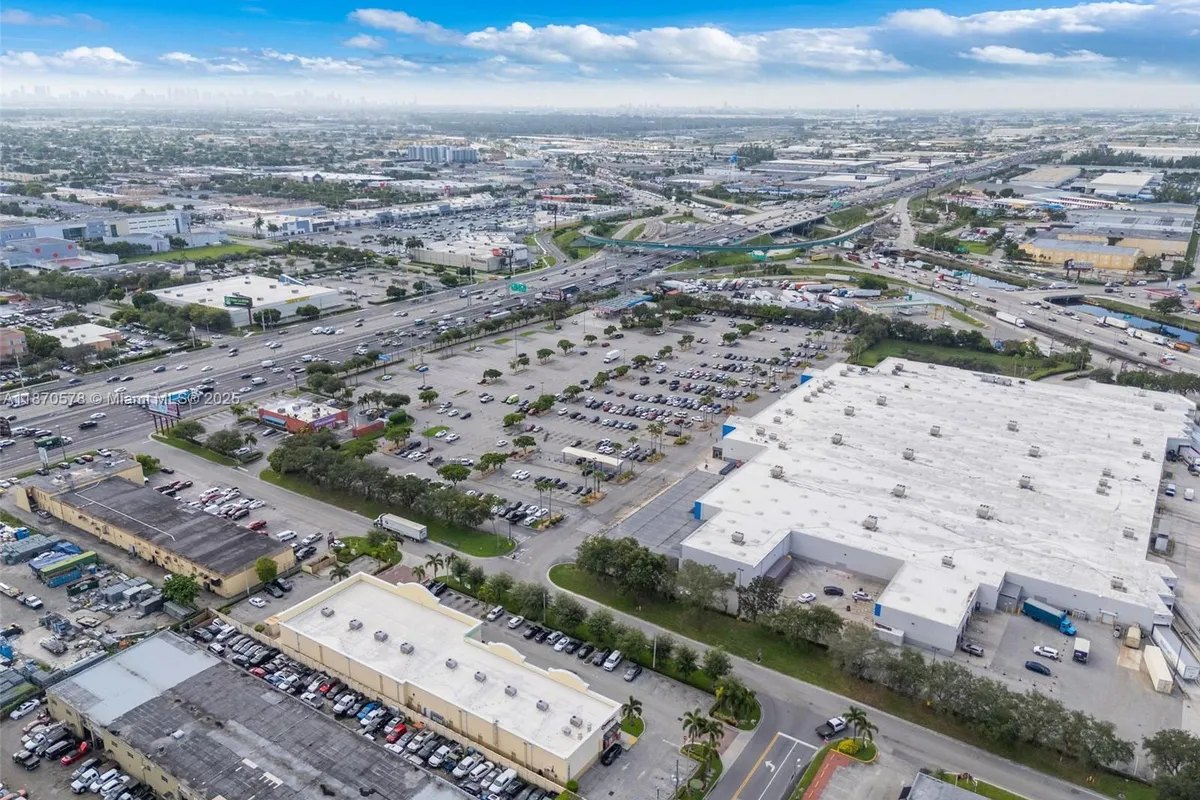 7801 NW 95 st, Hialeah Gardens FL 33016