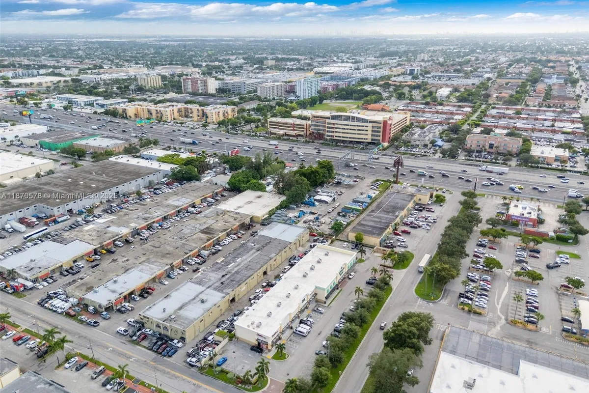 7801 NW 95 st, Hialeah Gardens FL 33016