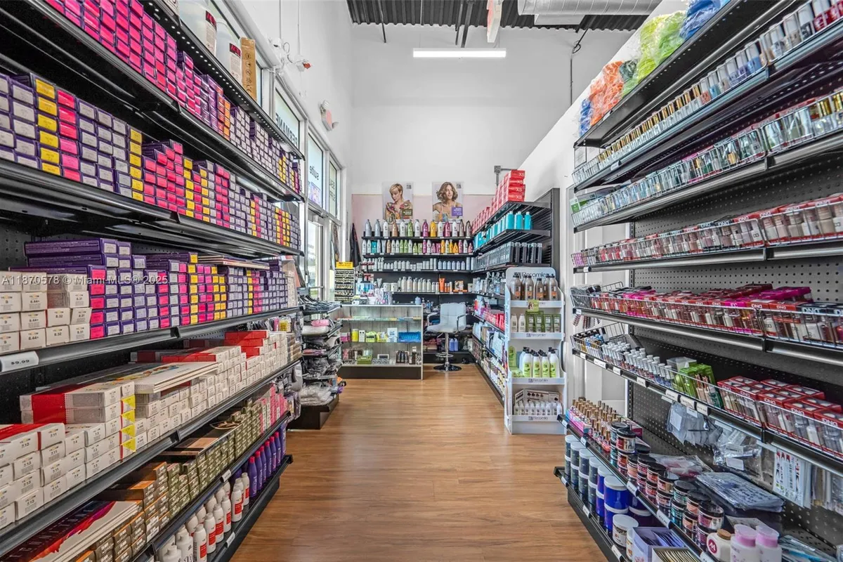 7801 NW 95 st, Hialeah Gardens FL 33016