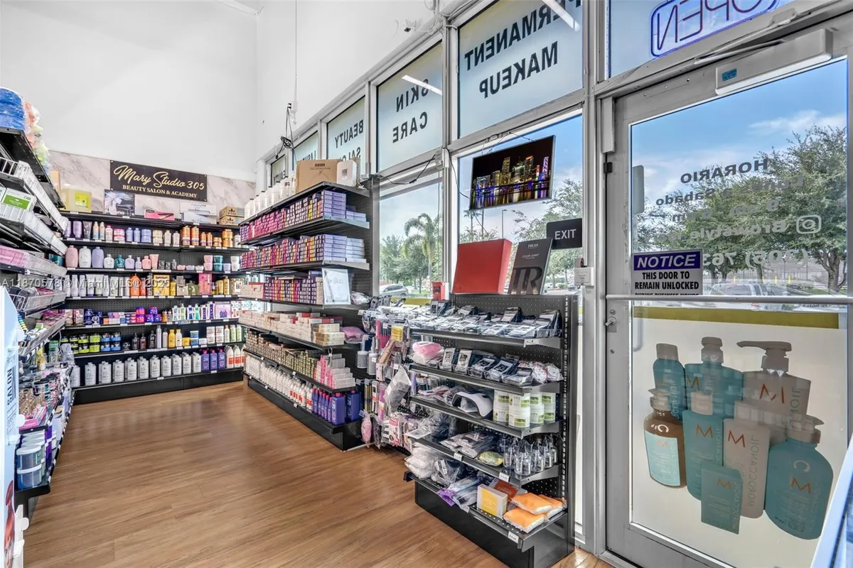 7801 NW 95 st, Hialeah Gardens FL 33016