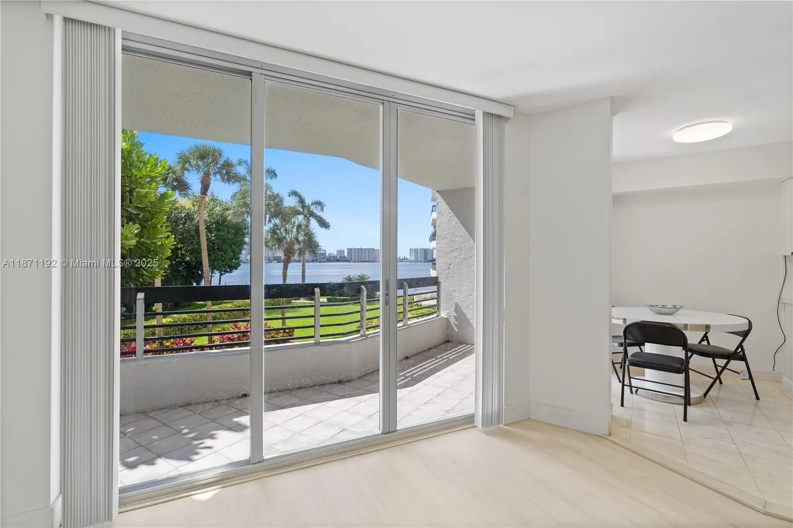 3600 Mystic Pointe Dr # 215, Aventura FL 33180