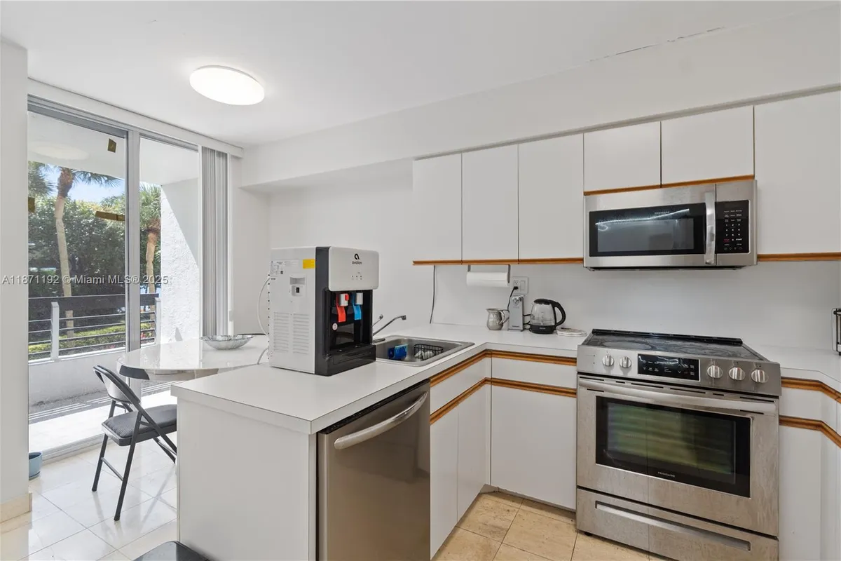 3600 Mystic Pointe Dr # 215, Aventura FL 33180