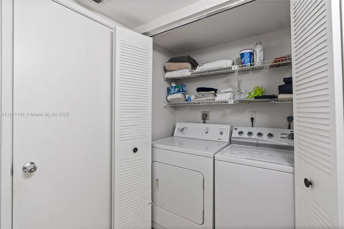 3600 Mystic Pointe Dr # 215, Aventura FL 33180