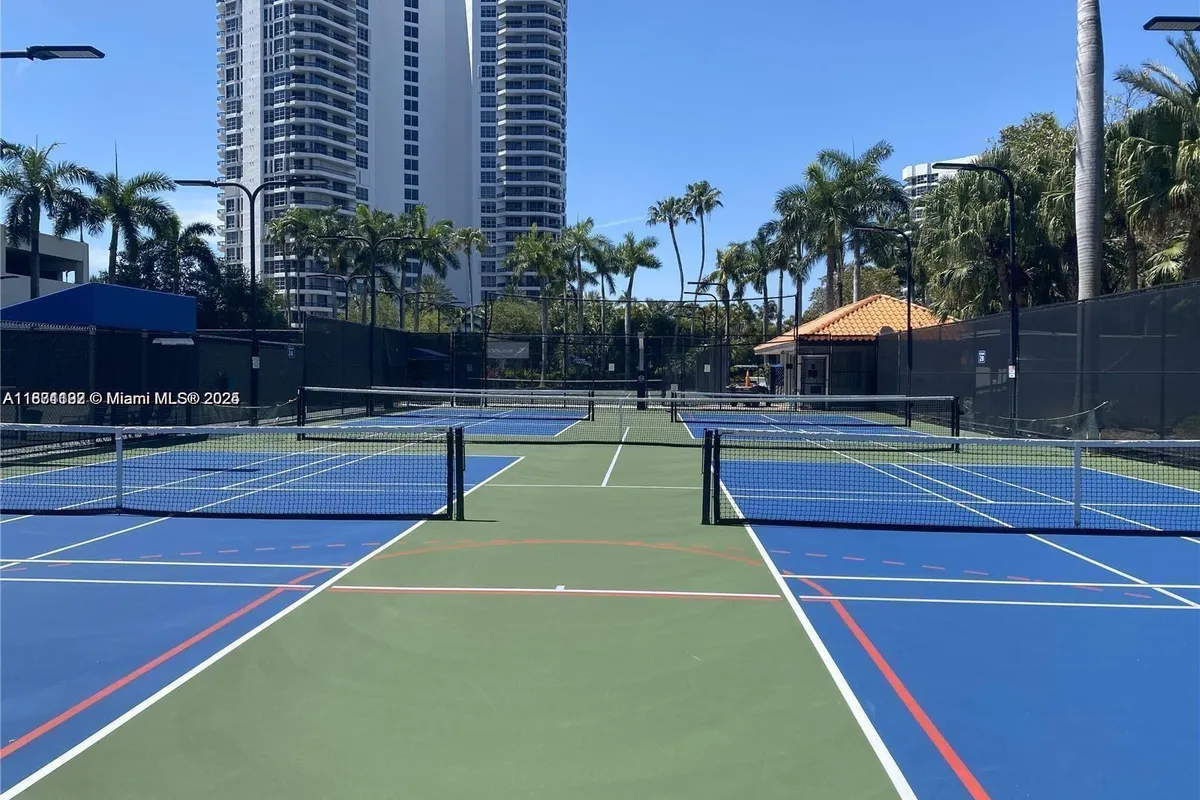 3600 Mystic Pointe Dr # 215, Aventura FL 33180