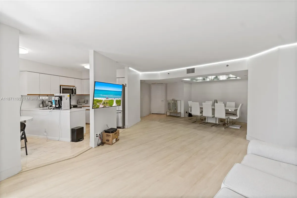 3600 Mystic Pointe Dr # 215, Aventura FL 33180