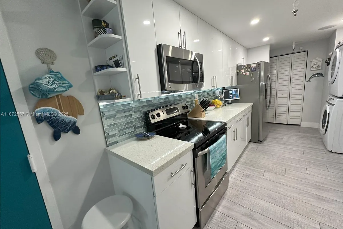 3200 Collins Ave # 3, Miami Beach FL 33140