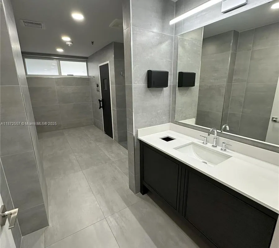 3200 Collins Ave # 3, Miami Beach FL 33140