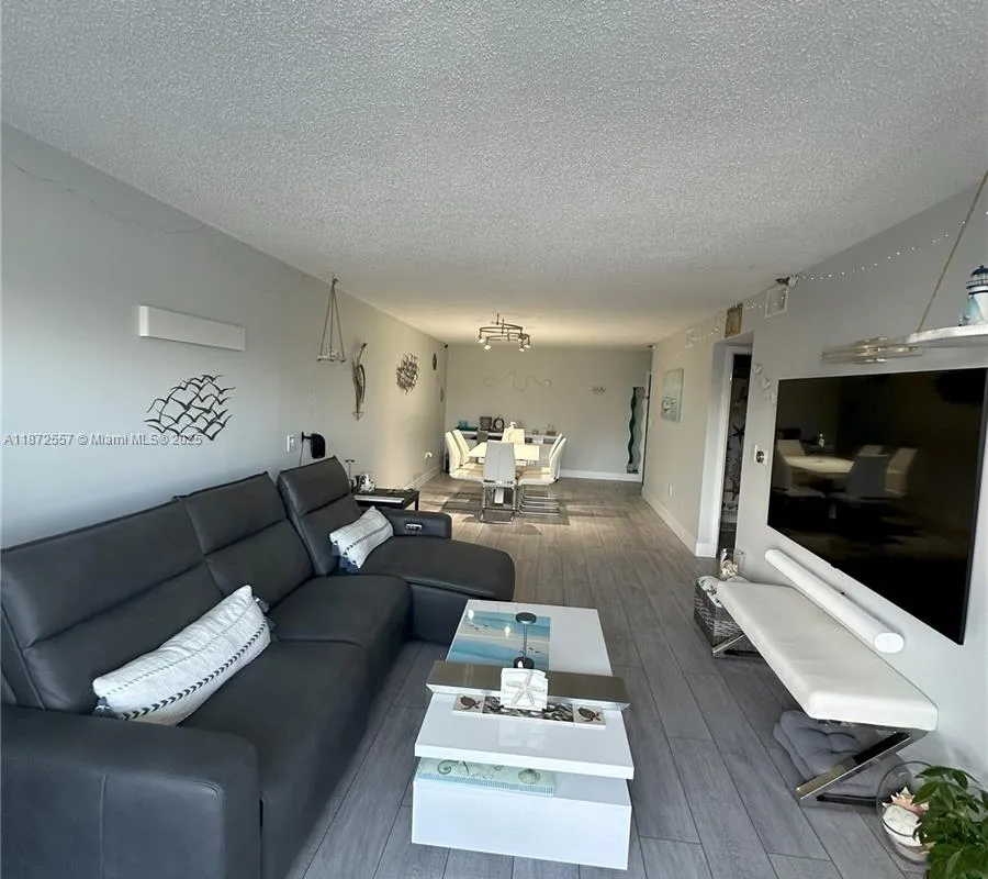 3200 Collins Ave # 3, Miami Beach FL 33140