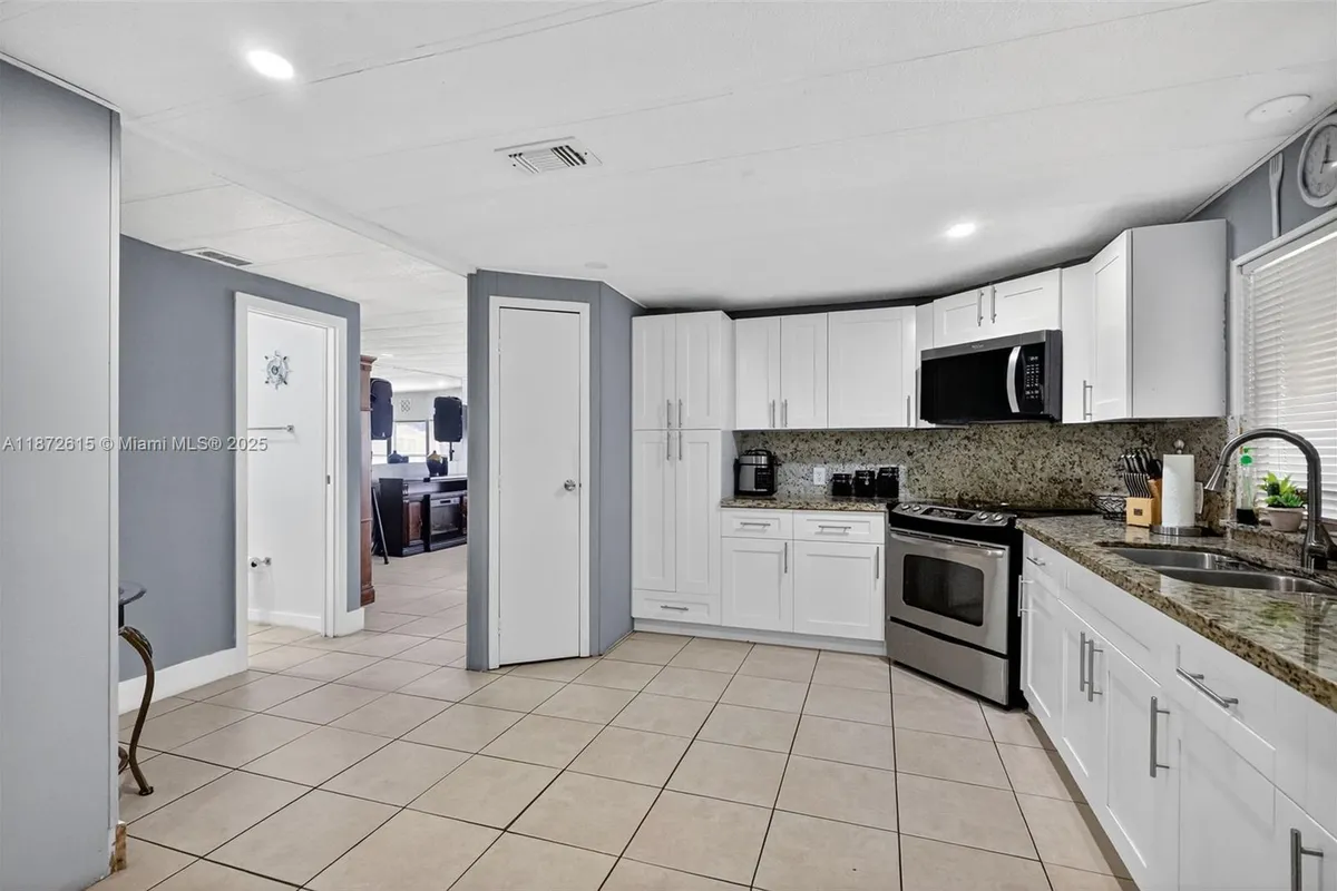 21831 S Heritage Cir, Pembroke Pines FL 33029