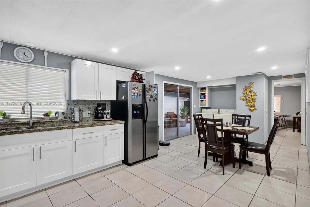 21831 S Heritage Cir, Pembroke Pines FL 33029