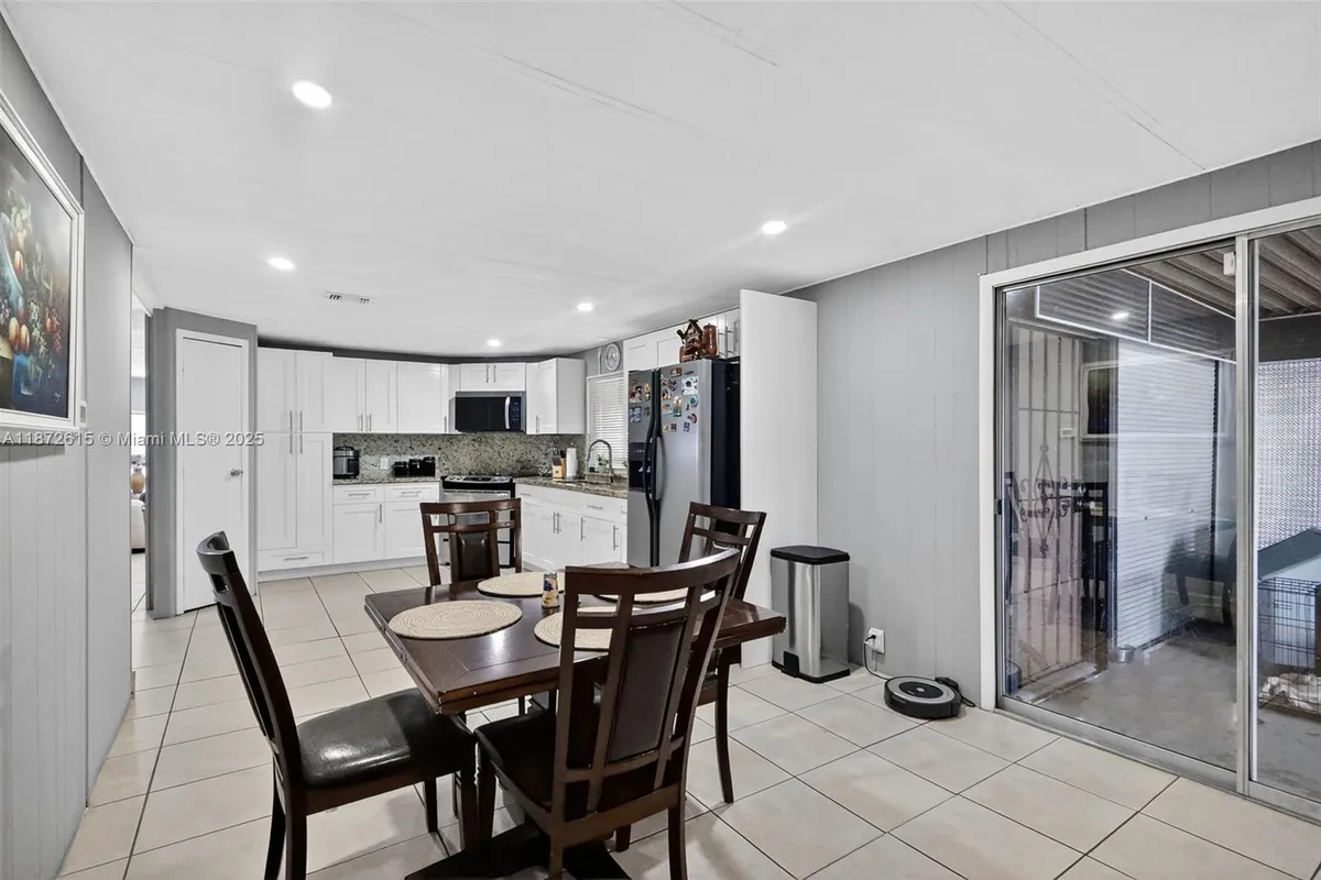 21831 S Heritage Cir, Pembroke Pines FL 33029