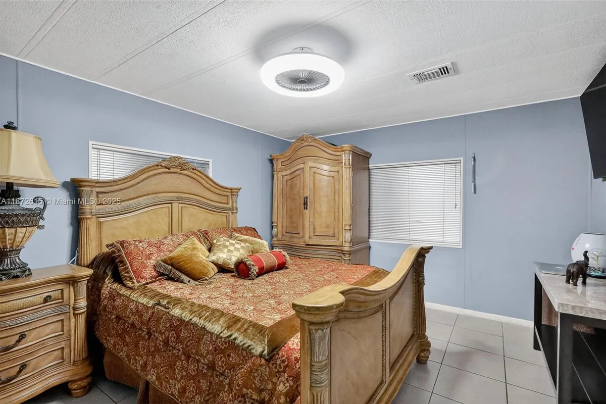 21831 S Heritage Cir, Pembroke Pines FL 33029