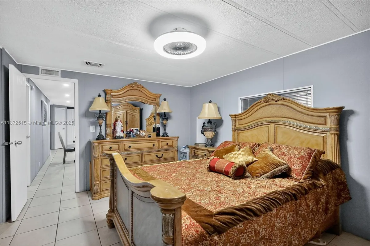 21831 S Heritage Cir, Pembroke Pines FL 33029