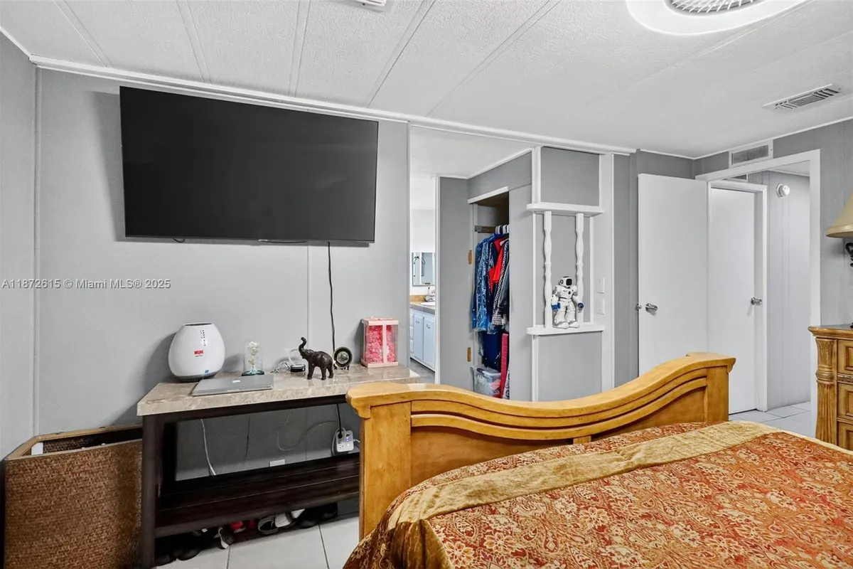 21831 S Heritage Cir, Pembroke Pines FL 33029