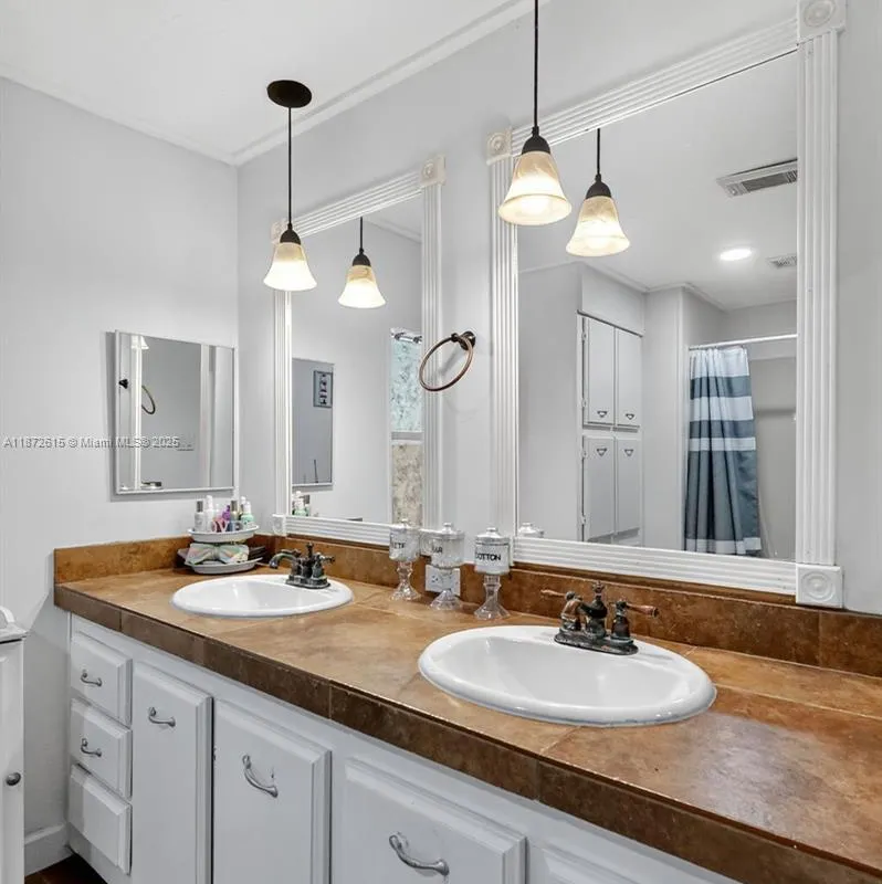 21831 S Heritage Cir, Pembroke Pines FL 33029