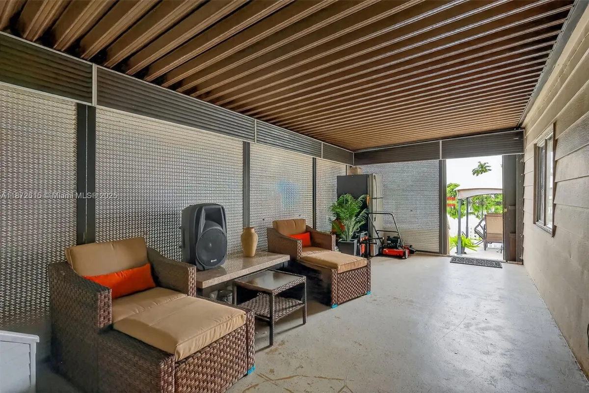 21831 S Heritage Cir, Pembroke Pines FL 33029