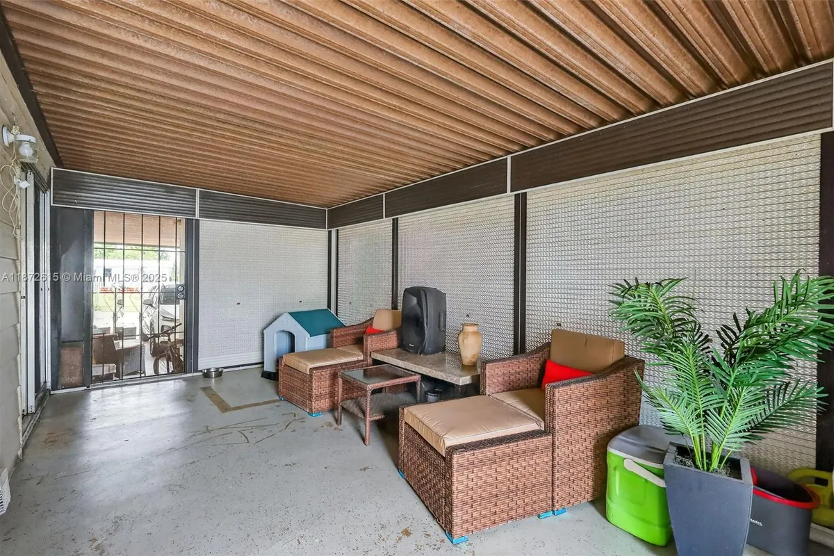 21831 S Heritage Cir, Pembroke Pines FL 33029