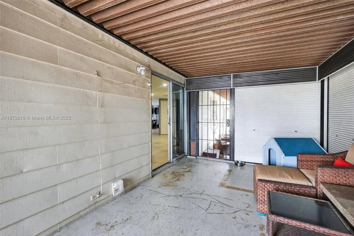 21831 S Heritage Cir, Pembroke Pines FL 33029