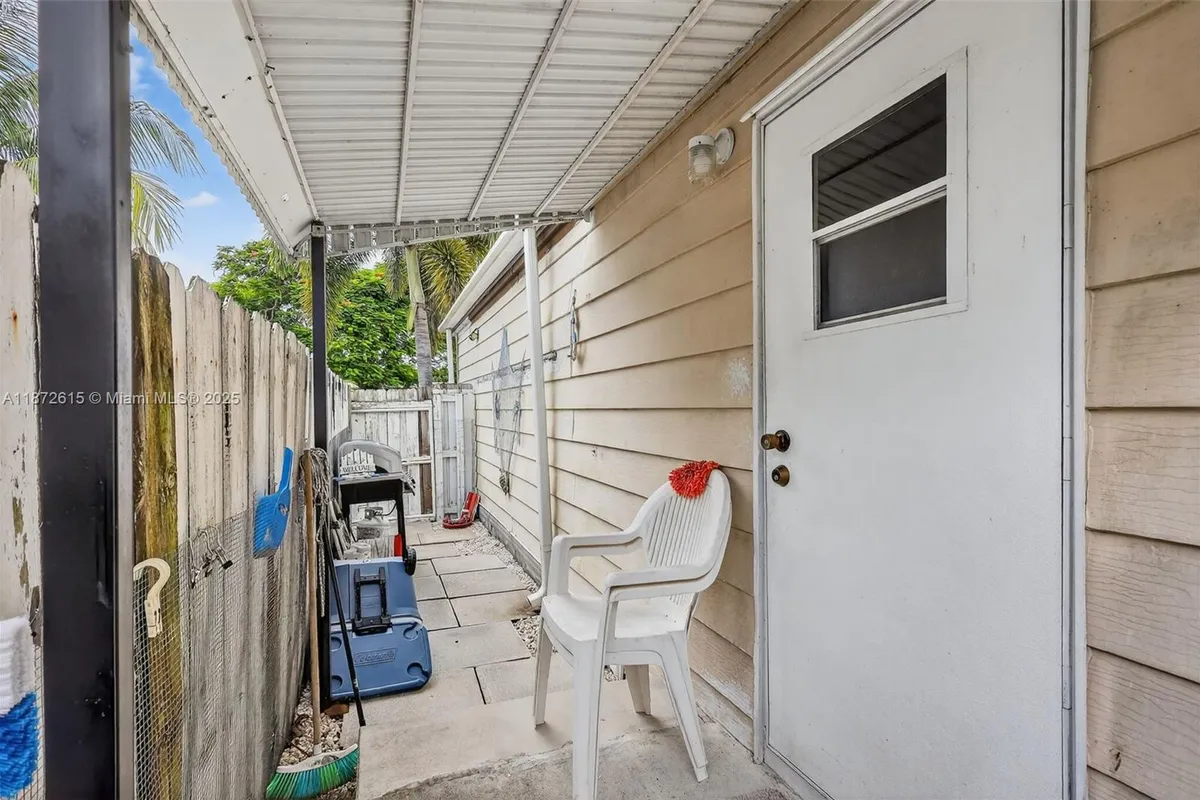 21831 S Heritage Cir, Pembroke Pines FL 33029