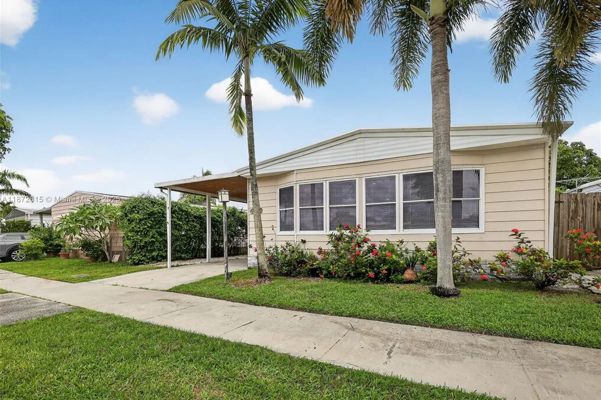 21831 S Heritage Cir, Pembroke Pines FL 33029