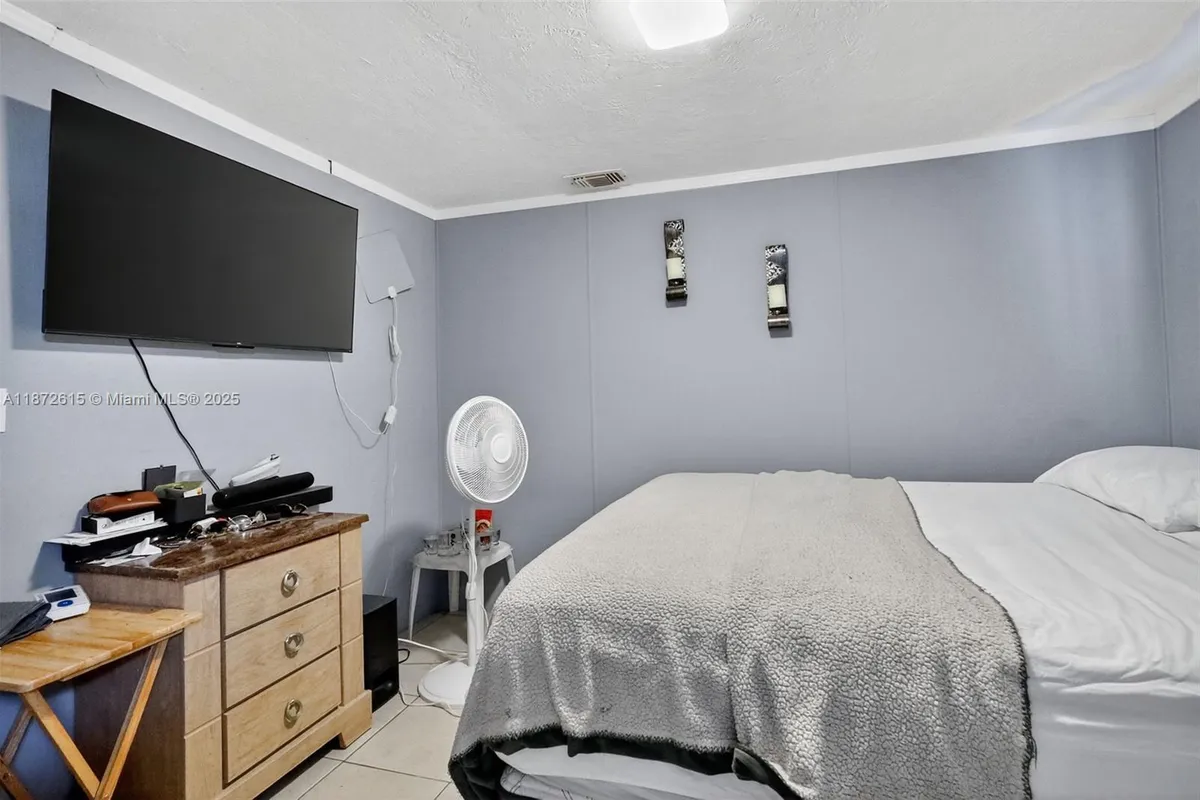 21831 S Heritage Cir, Pembroke Pines FL 33029