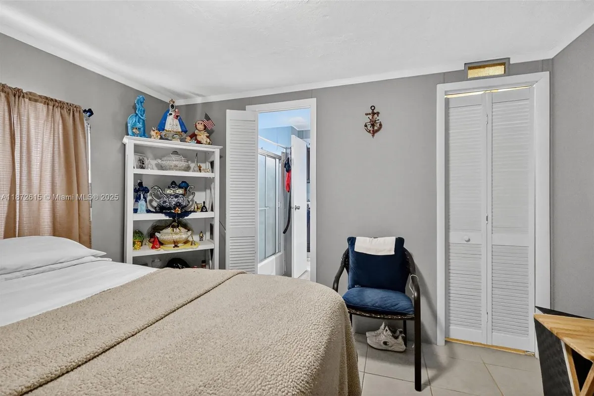 21831 S Heritage Cir, Pembroke Pines FL 33029