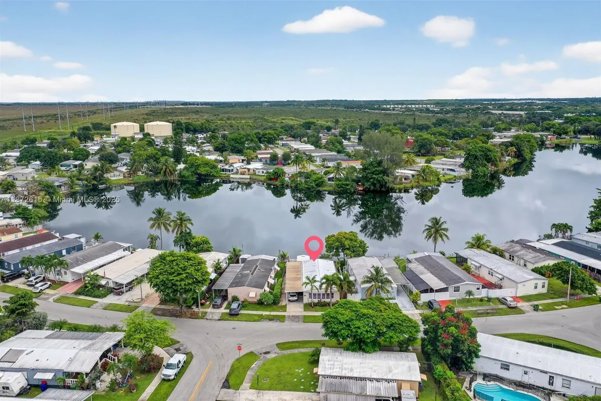 21831 S Heritage Cir, Pembroke Pines FL 33029