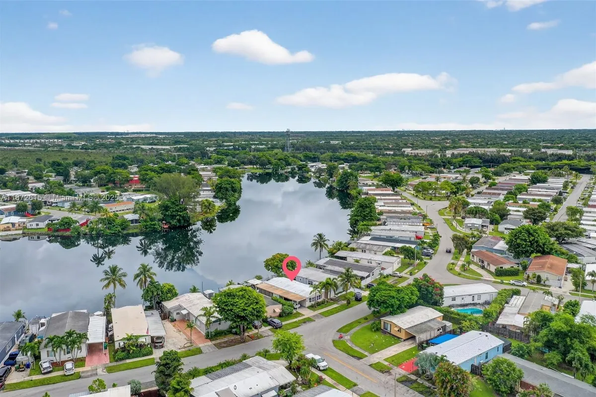 21831 S Heritage Cir, Pembroke Pines FL 33029