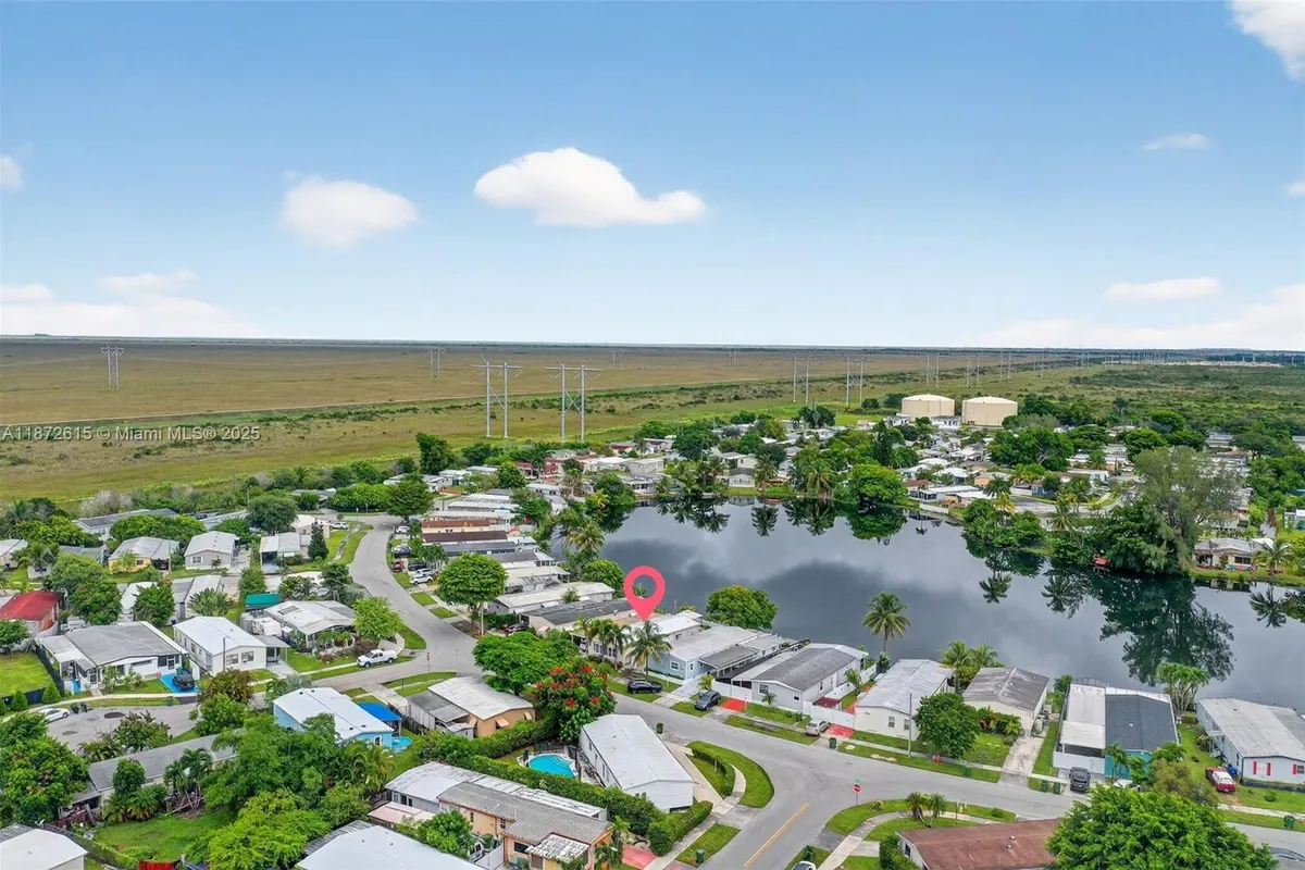 21831 S Heritage Cir, Pembroke Pines FL 33029