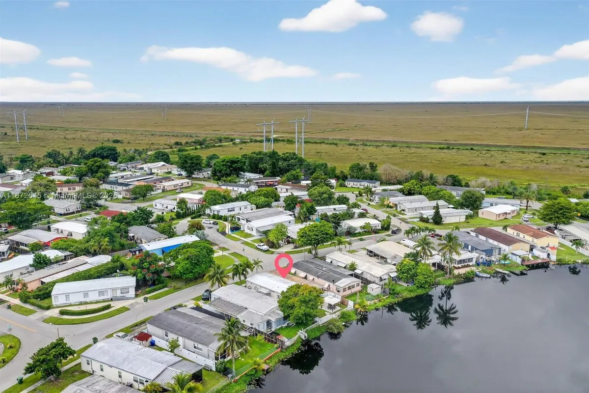 21831 S Heritage Cir, Pembroke Pines FL 33029