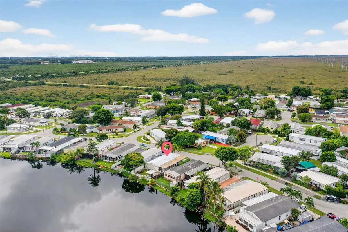 21831 S Heritage Cir, Pembroke Pines FL 33029