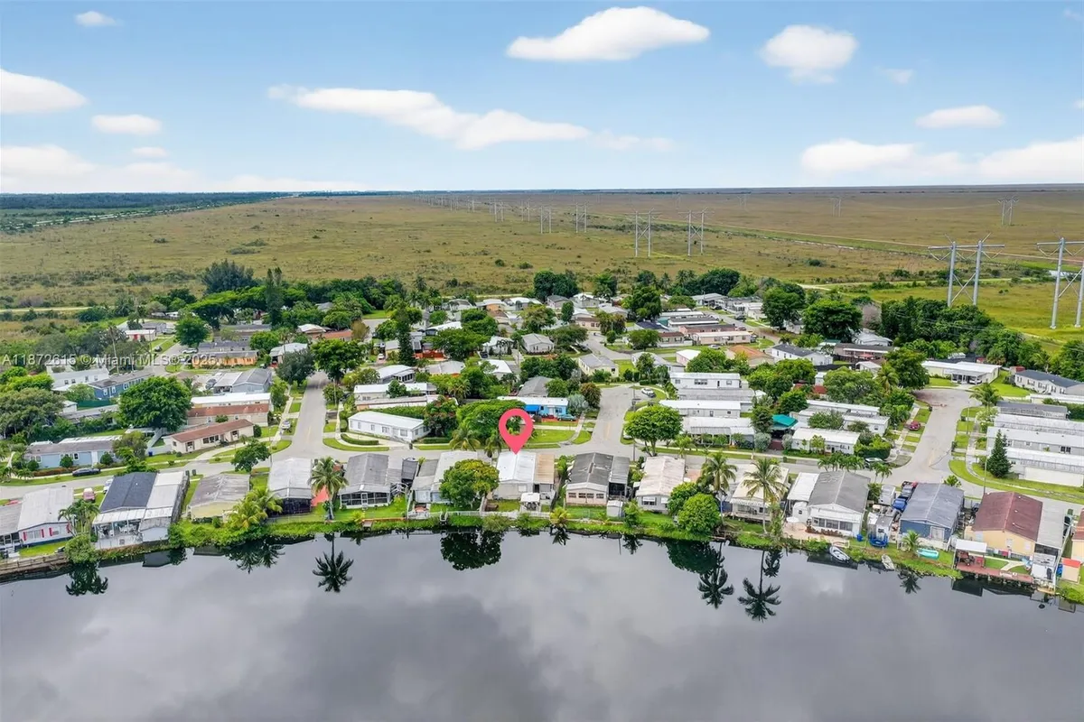 21831 S Heritage Cir, Pembroke Pines FL 33029