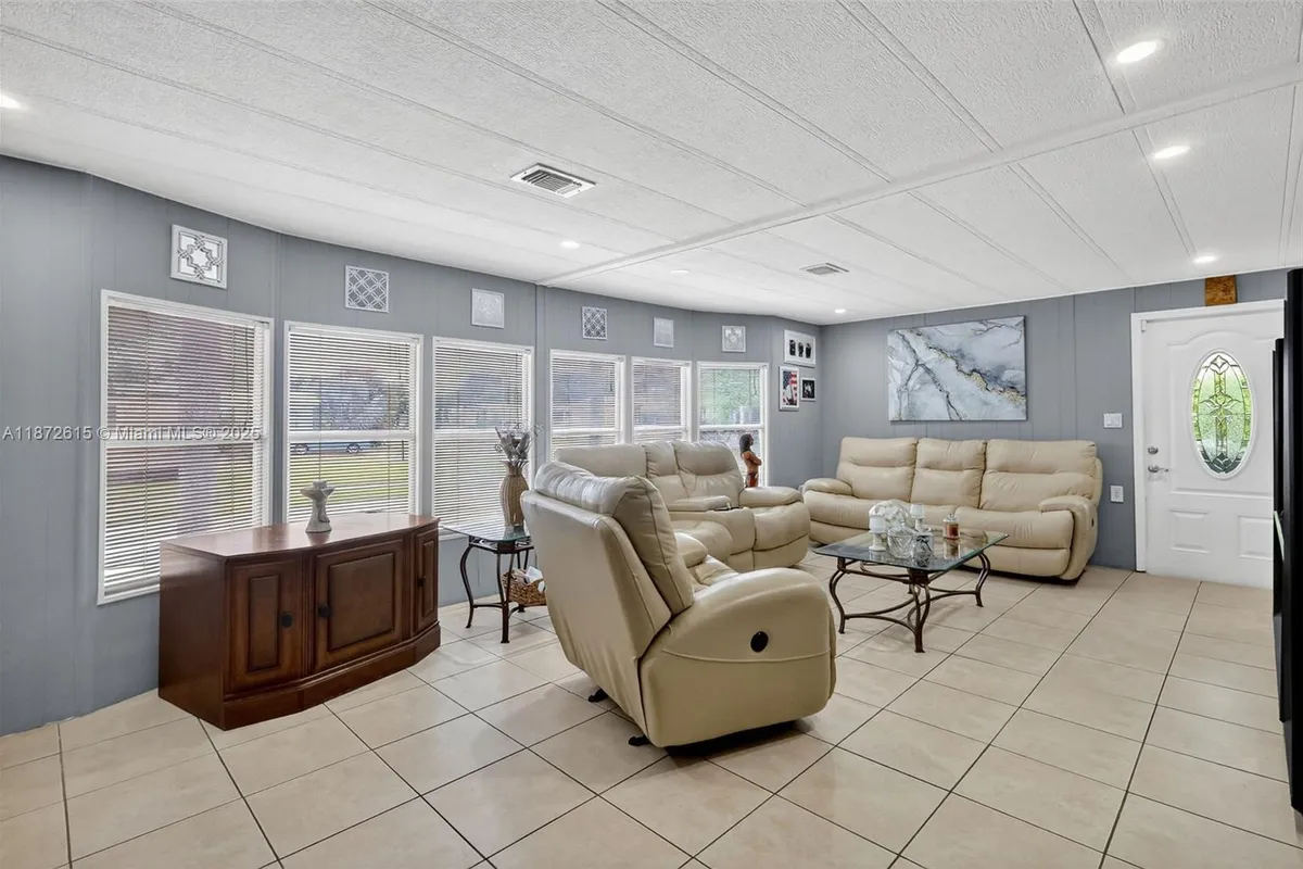 21831 S Heritage Cir, Pembroke Pines FL 33029