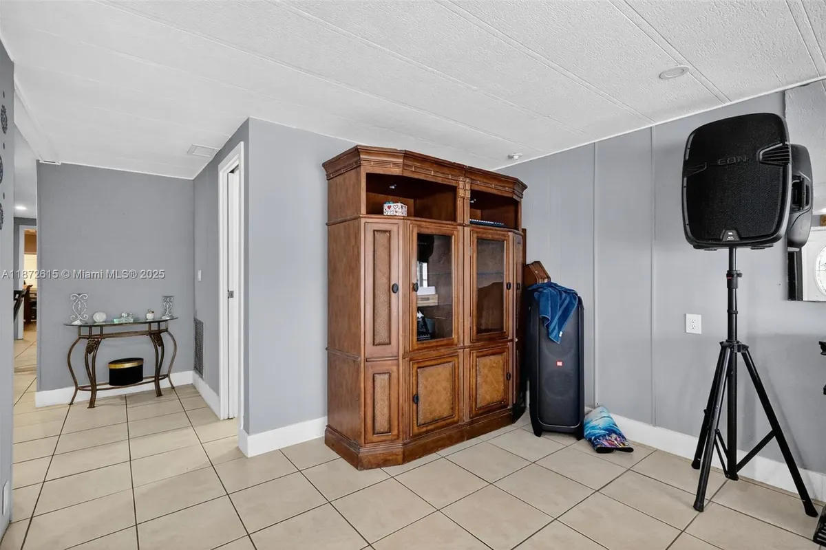 21831 S Heritage Cir, Pembroke Pines FL 33029