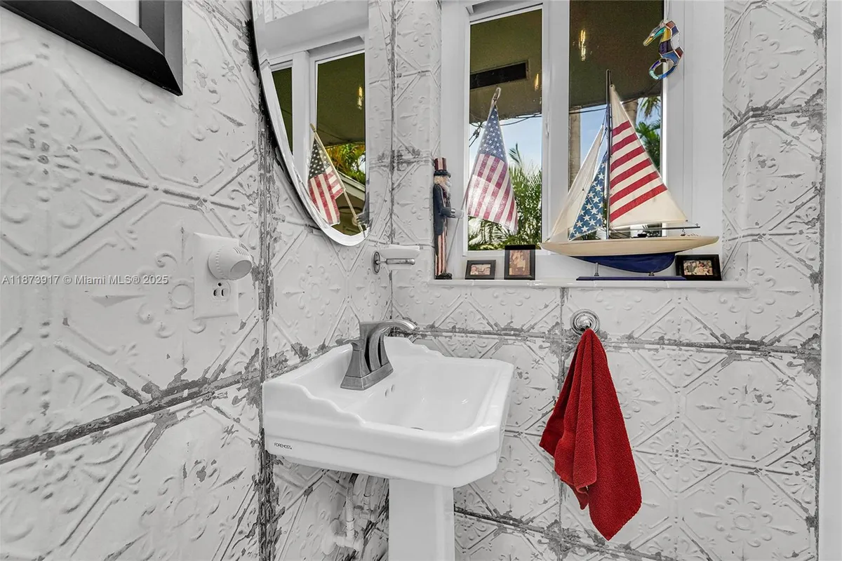 1431 S Ocean Blvd #11, Lauderdale By The Sea FL 33062