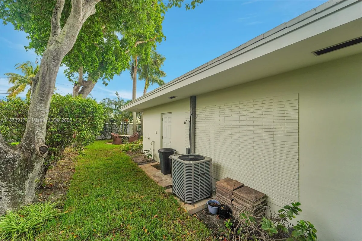 1431 S Ocean Blvd #11, Lauderdale By The Sea FL 33062