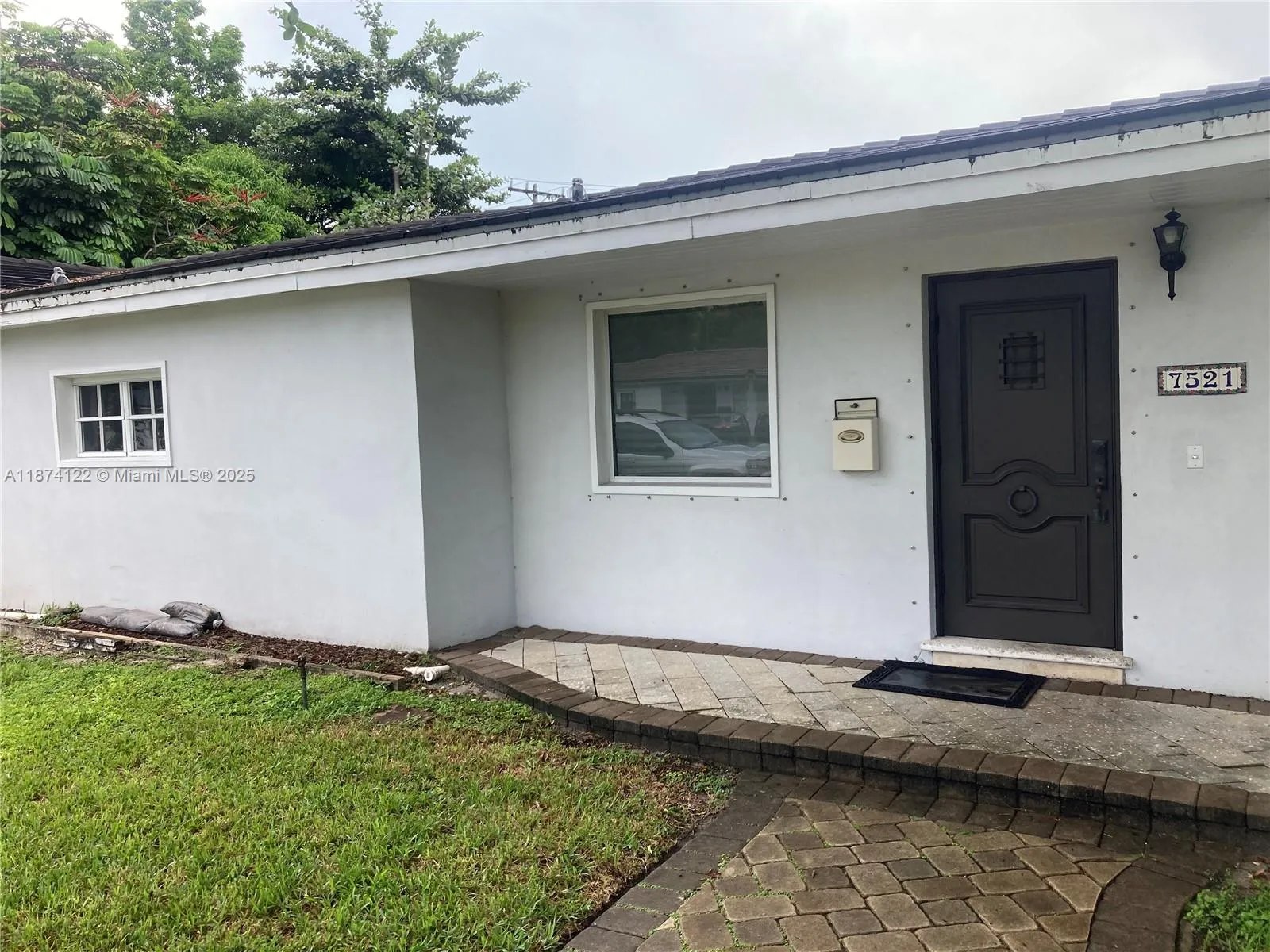 7521 SW 57th Ter, Miami FL 33143