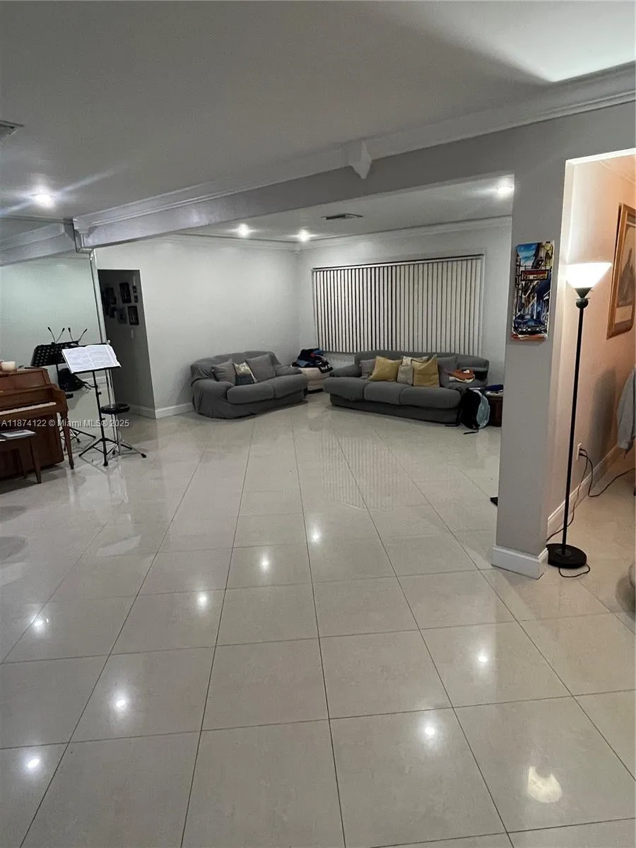 7521 SW 57th Ter, Miami FL 33143