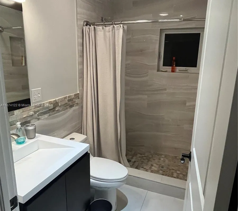 7521 SW 57th Ter, Miami FL 33143