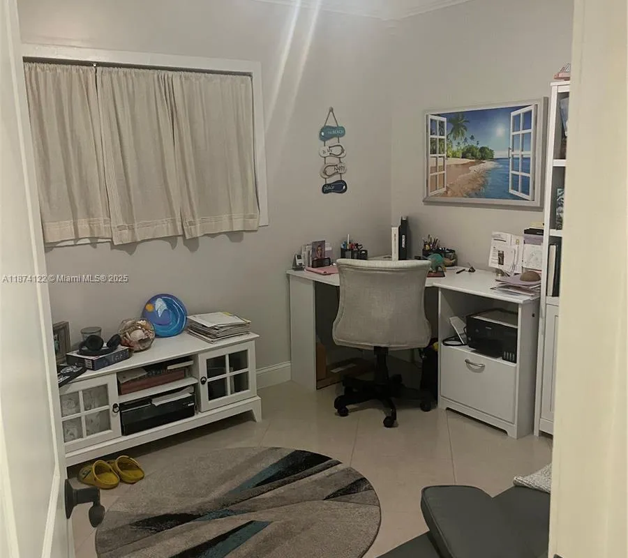 7521 SW 57th Ter, Miami FL 33143