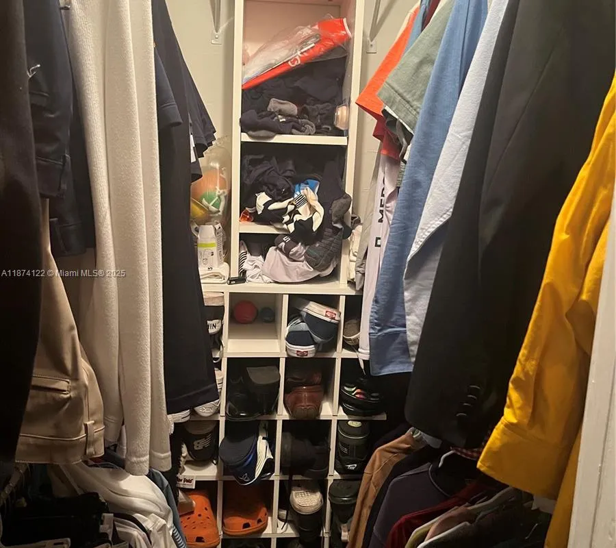 7521 SW 57th Ter, Miami FL 33143