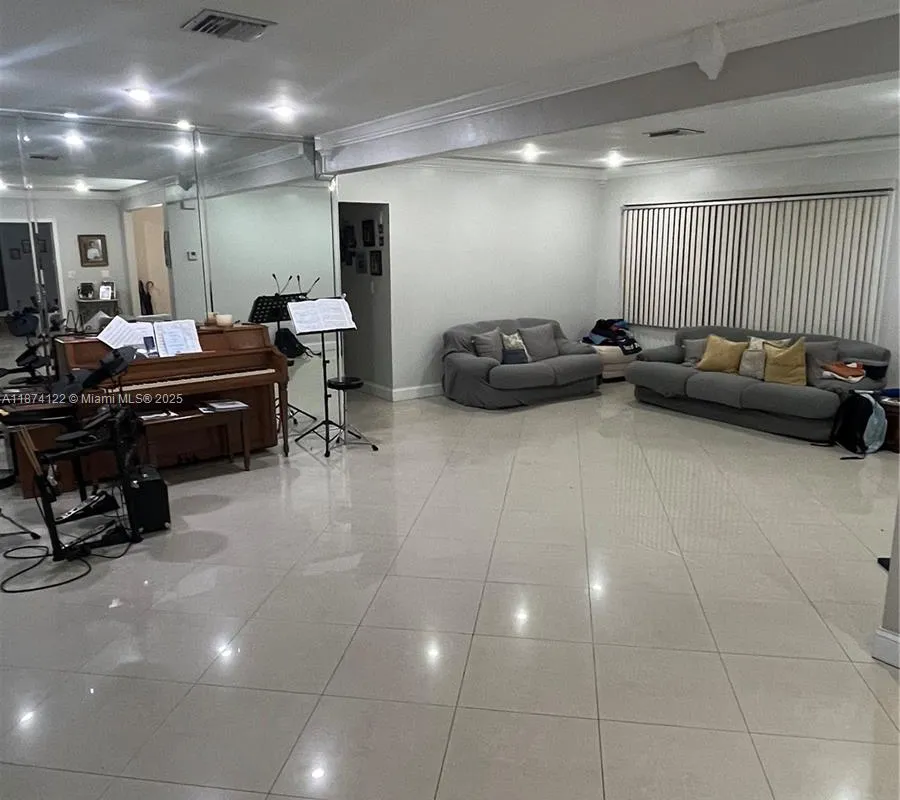 7521 SW 57th Ter, Miami FL 33143