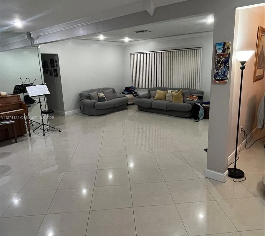 7521 SW 57th Ter, Miami FL 33143