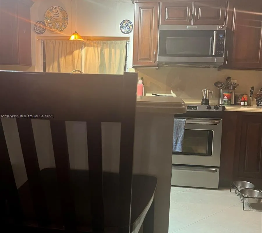 7521 SW 57th Ter, Miami FL 33143