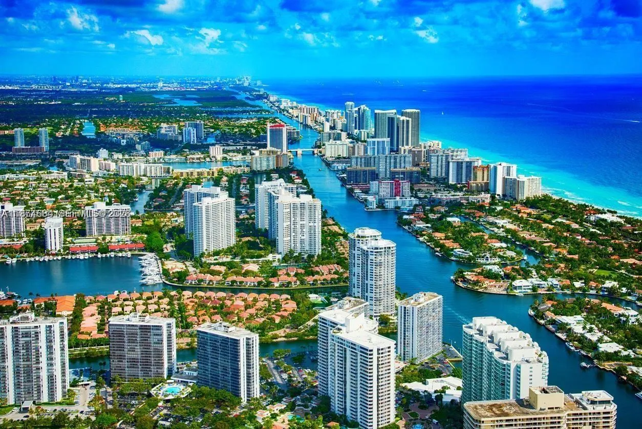 1000 Parkview Dr # 805, Hallandale Beach FL 33009