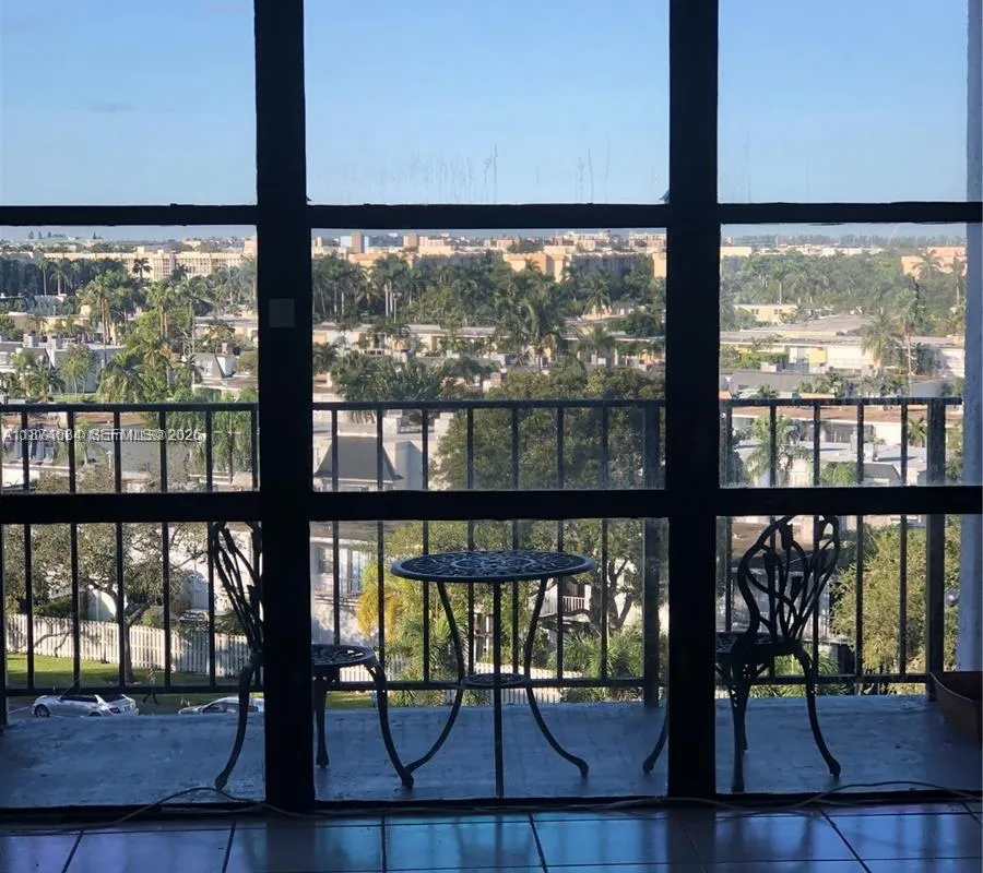 1000 Parkview Dr # 805, Hallandale Beach FL 33009