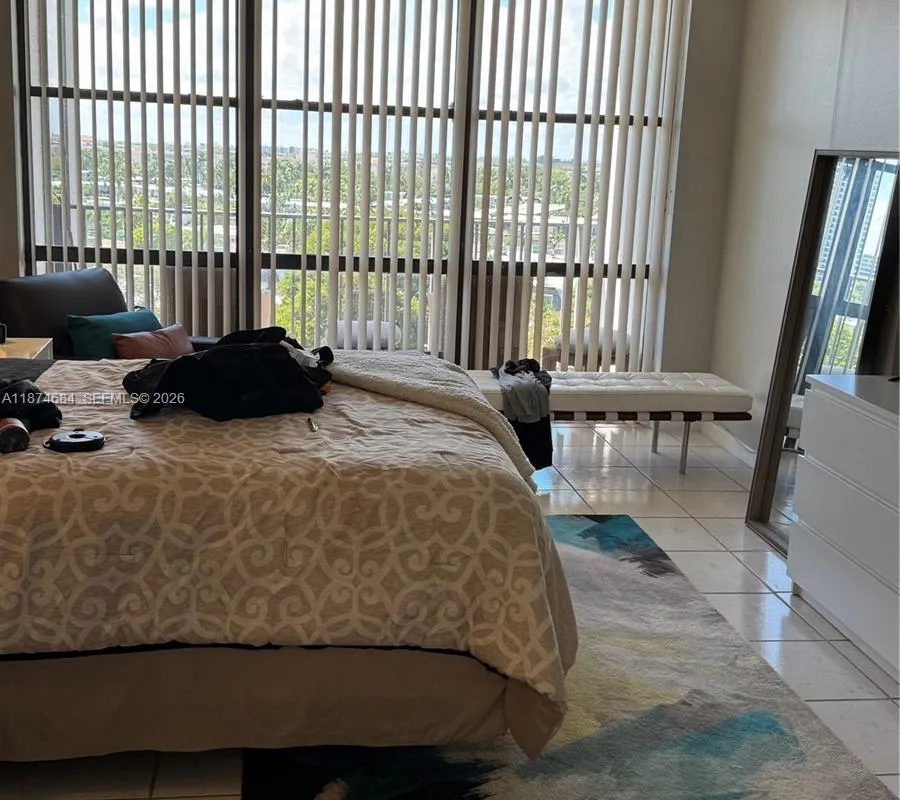 1000 Parkview Dr # 805, Hallandale Beach FL 33009