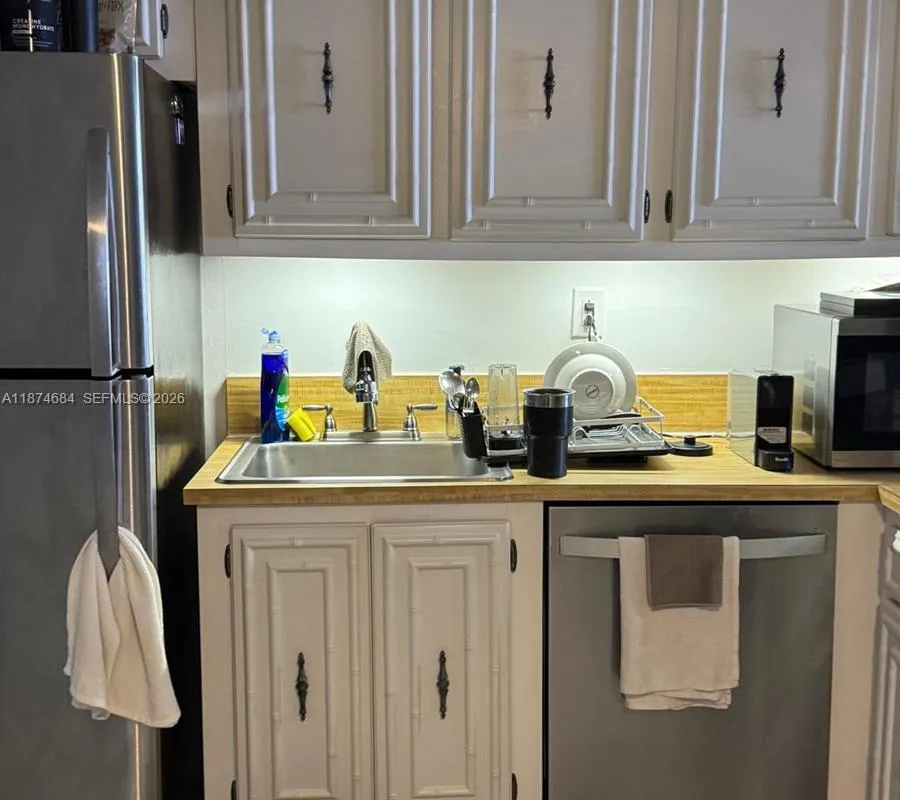 1000 Parkview Dr # 805, Hallandale Beach FL 33009