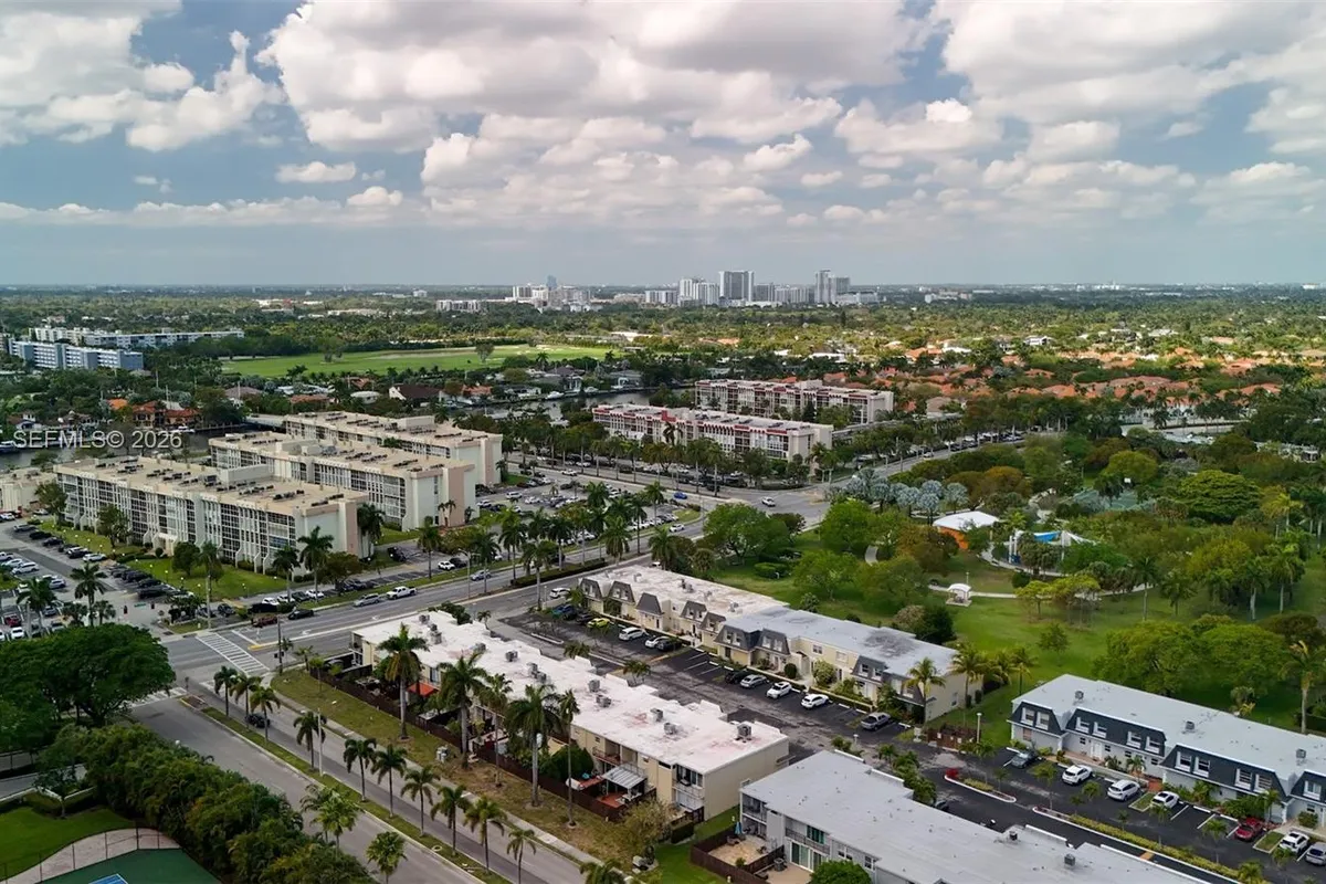 1000 Parkview Dr # 805, Hallandale Beach FL 33009