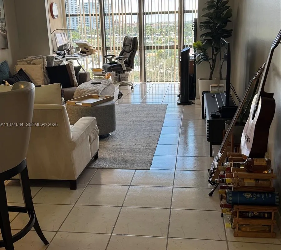 1000 Parkview Dr # 805, Hallandale Beach FL 33009